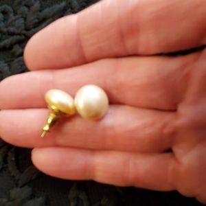 One pair Of pearl earrings and 5 pearl buttons